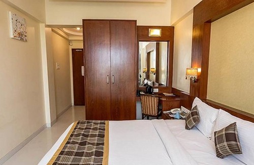 Khar Hotel | Fabhotel Poco Loco