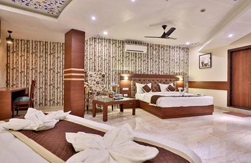 Gayariawas Hotel | Fabhotel Prime Candle Wood