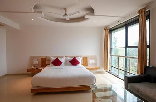 Kadachiwadi Hotel | FabHotel Prime Rester Select Chakan