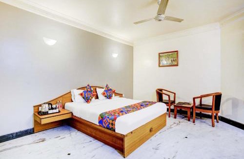 Pimpri Colony Hotel | FabHotel Ratna Regency