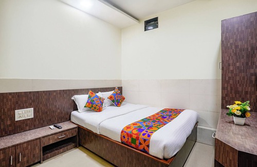 Kurla West Hotel | Fabhotel Royal Residency Kurla