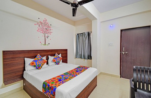 Ameerpet Hotel | FabHotel Shabari Heights - Nr. Ameerpet Metro Station and South India Shopping Mall Textile & Jewellery - Ameerpet