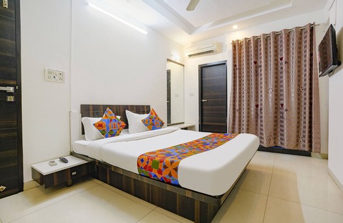 Mira Bhayandar Hotel | FabHotel Shree Balaji NX Banquets & Apartment