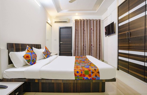 Mira Bhayandar Hotel | FabHotel Shree Balaji NX Banquets & Apartment