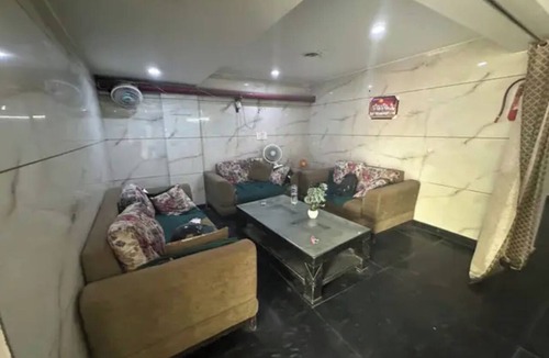 Azadpur Hotel | Fabhotel Snereya