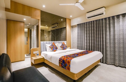 Mira Road East Hotel | Fabhotel Springs Lodging