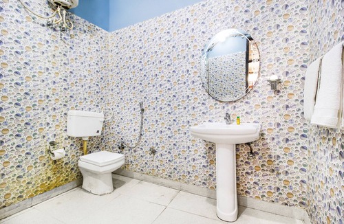 Kukatpally Housing Board Colony Hotel | Fabhotel Sri Karthikeya Grand