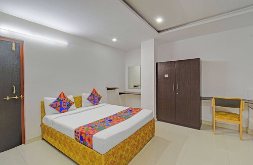 Jubilee Hills Hotel | FabHotel Sun Mint - Jubilee Hills