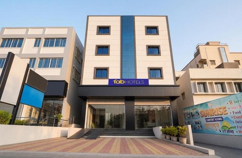 Kharadi Hotel | FabHotel Sunrise Comforts