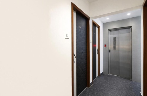 Kolkata Hotel | FabHotel The Corporate Inn I