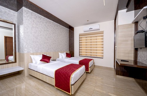 Domlur Hotel | Fabhotel The Leela Park