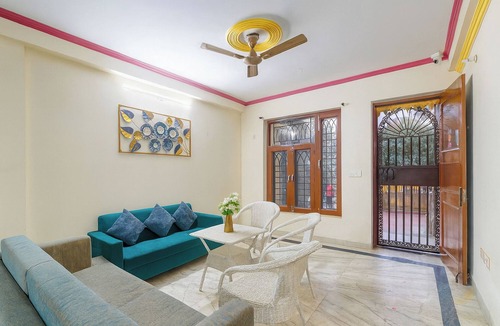 DLF Phase 5 Hotel | Fabhotel Uk House Residency