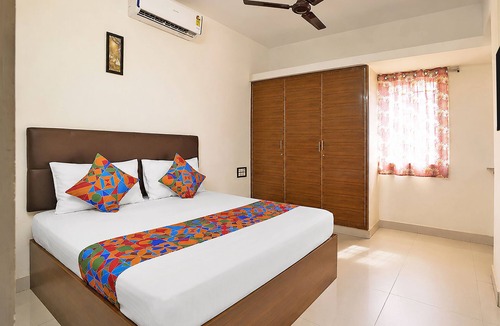 Maduravoyal Hotel | Fabhotel V Inn Rooms - Nr Sree Ramanatheeswarar temple