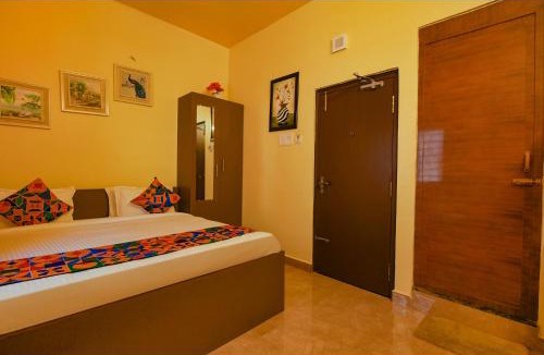 Madipakkam Hotel | FabHotel Vijaylakshmi Stay Inn
