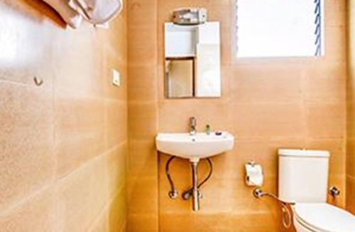 Pulikeshi Nagar Hotel | Fabhotel Vista Suites