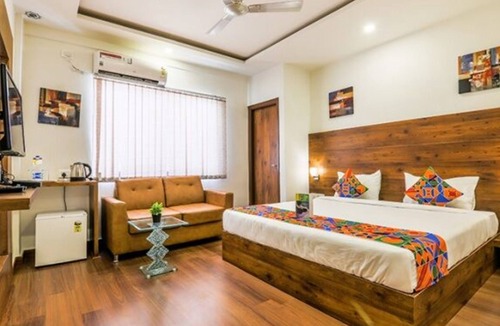 Pulikeshi Nagar Hotel | Fabhotel Vs Suites & Inn
