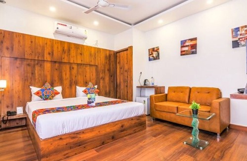 Pulikeshi Nagar Hotel | Fabhotel Vs Suites & Inn