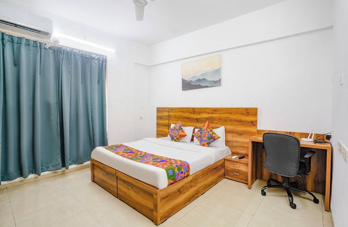 Kopar Khairane Hotel | Fabhotel Wellax 24 Service Apartments