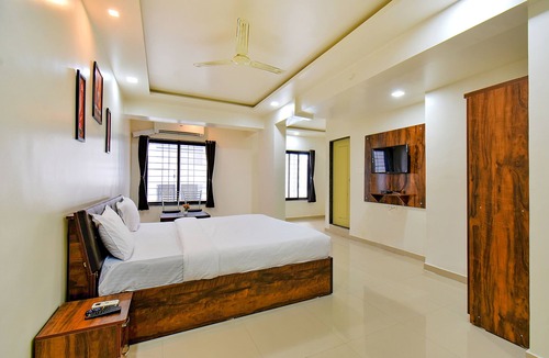 Nanded Hotel | Fabhotel White House