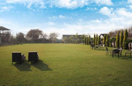 Palanpur Villa | Falak Farms- Villa with Pool,Jacuzzi in Chandigarh