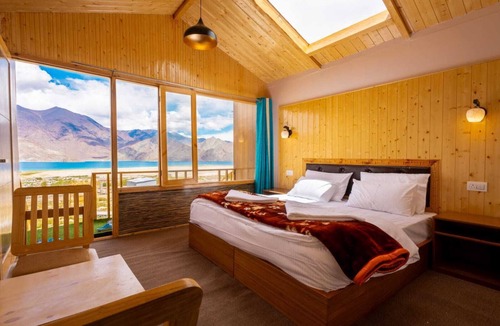 Man Hotel | Falcon'S Cottages