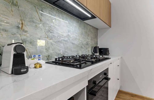 Point Cook House | Family Escape with Private Courtyard