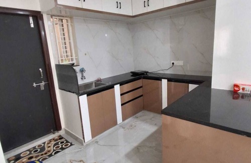Hyderabad Apartment | Family Friendly 2-bedroom apartment close to Bus, Food and Stores