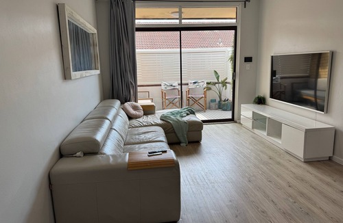Oatley Apartment | Family friendly 3BR in the heart of Oatley Village 30 mins train to CBD, Beaches
