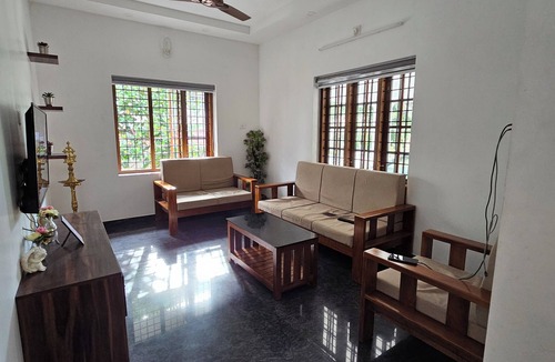 Perumbavoor House | Family friendly 4 bedrooms with airconditioners, spacious, fully equipped house.