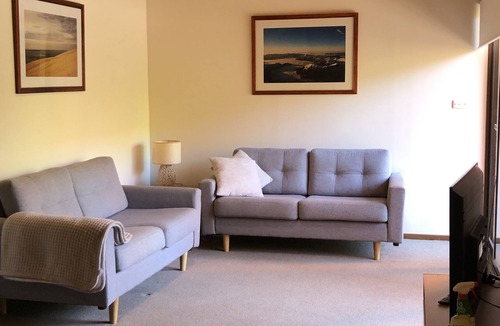 Griffith Apartment | Family friendly apartment 5 min drive to Canberra City
