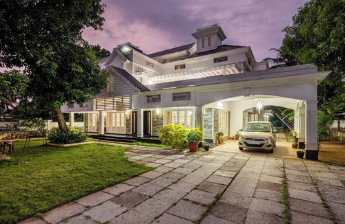 North Paravur House | Family Friendly Private Pool Villa, Kochi Near Kadamakudi and Lulu