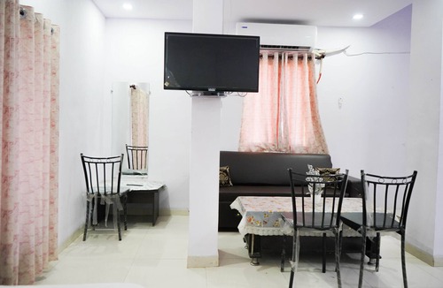 Rau Hotel | Family Friendly Sized AC Rooms are available