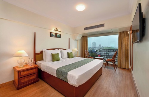 Wellington Pier Hotel | Fariyas Hotel