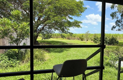 Foxdale Cabin | FengShui Sugarcane cabin & Peaceful Tropical Stay