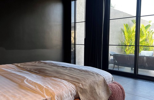Kalyan Hotel | Finding Life House By Jumbo Holidayz
