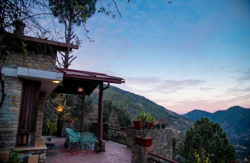 Ramgarh Ski Chalet | Flame of the Forest by Levitate - Luxury Two-Bedroom Chalet with Balcony Top Valley View & Fully Equipped Kitchen
