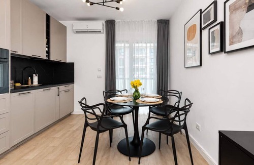 Oradea Apartment | Flat Olive Hill in Oradea with Private Parking Fast WiFi Self Check-in AC