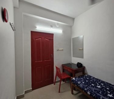 Karumom Hostel | FlexTays Transit - Station Side Stays