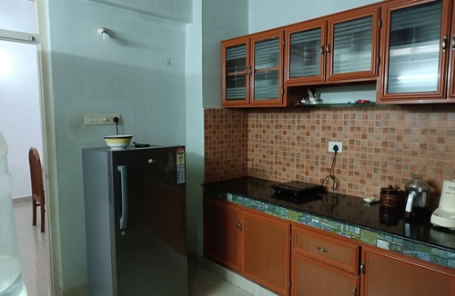 Kannur Apartment | Forget your worries in this spacious and serene space. Wind down RECHARGE !