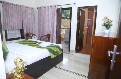 Sarita Vihar Apartment | Fortune Home Service Apartment 3Bhk,B-57 Near Apollo Hospital