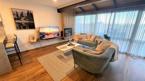 Hotham Heights House | Fountains 4