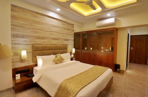 Akalkot Hotel | Four Petals Executive by LHMS