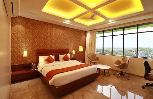 Akalkot Hotel | Four Petals Executive by LHMS
