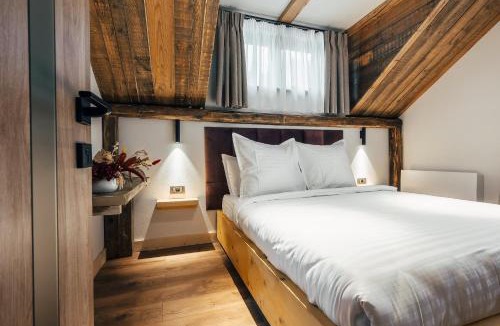 Vama Hotel | Fox Chalet