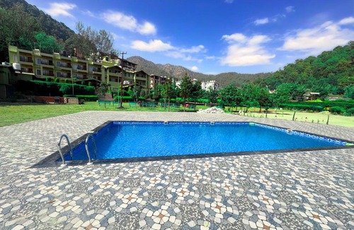 Shyamkhet Bed & Breakfast | Foxoso Misty Oaks - Hotel & Resort