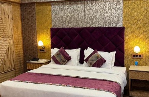Shyamkhet Bed & Breakfast | Foxoso Misty Oaks - Hotel & Resort