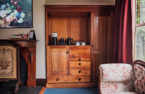 Strahan Hotel | Franklin Manor