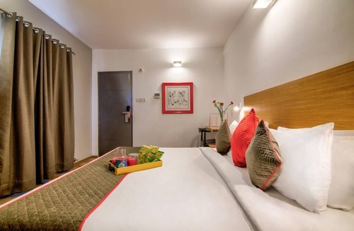 Jayanagar Hotel | Fresh&Charming Stay with Artwork Rooms@Bangalore