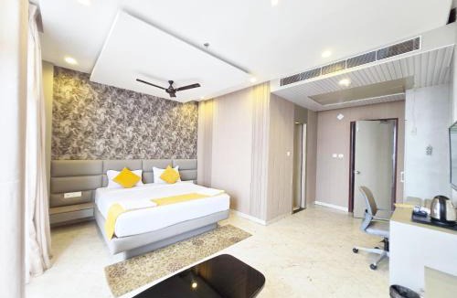 Puri Hotel | FRONT SEA VIEW - SWIMMING-POOL -HOTEL THE BAY SUITES - PURI - Lift-Parking - Restaurant - Breakfast Included