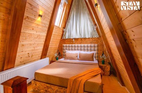 Srinagar Villa | Frozen Fall at Frostflare Cottages by StayVista - Mountain View & Jacuzzi